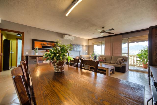 COMFORTABLE APARTMENT NEAR THE SEA WITH GARAGE AND STORAGE ROOM IN EL CAMPELLO